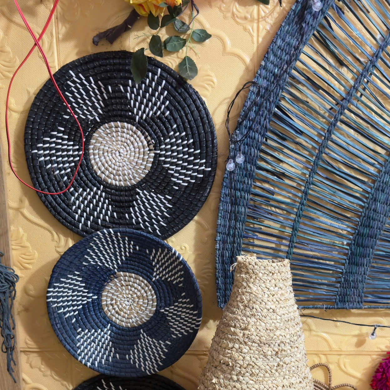 Black and Natural Woven Wall Basket – Handmade Rattan and Seagrass Boho Wall Decor, Round Basket Wall Art